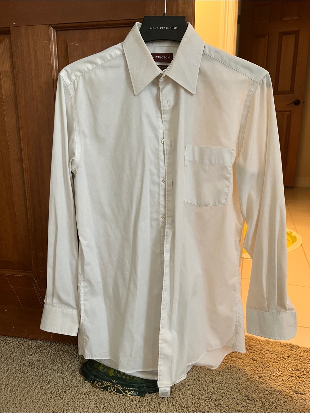 Covington Men's Off-White Long-Sleeve Dress Shirt with Chest Pocket